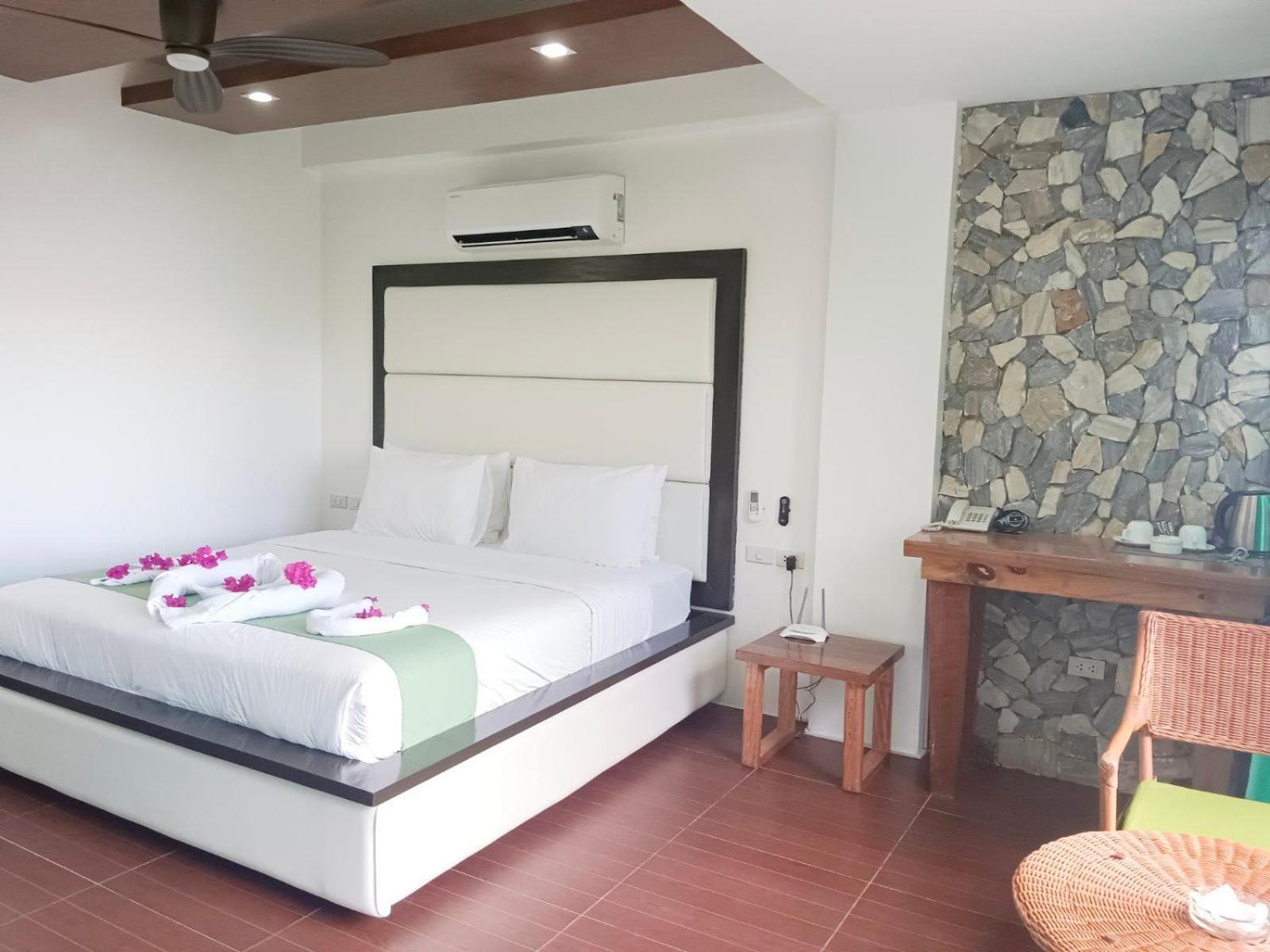 Manarra Sea View Resort Puerto Galera Exterior photo